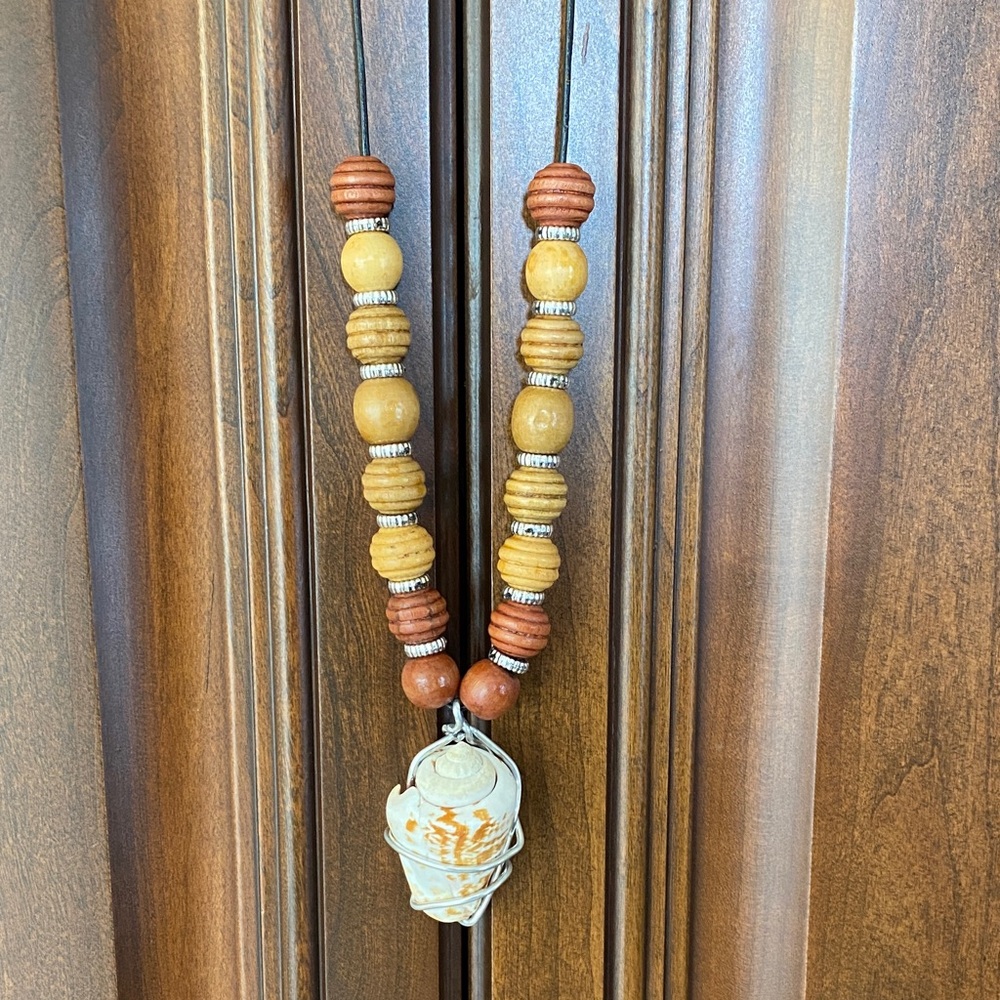 LAST DAYS FREE Shell and Bead Necklace